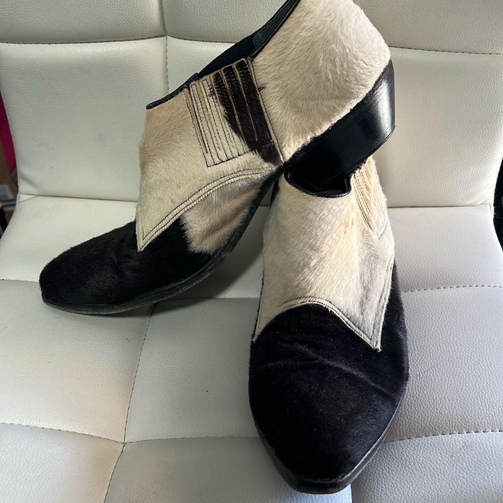 Vintage cowhide shoe boots does have heel wear but overall very good condition